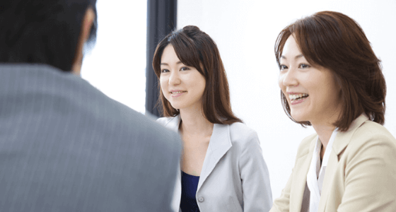 婚活のことを真剣に考えるスタッフたち